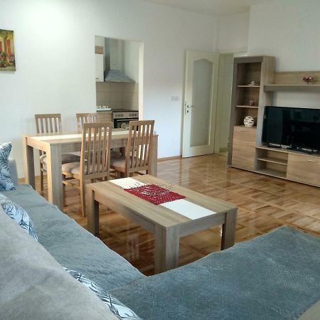 Tea Apartment Kumanovo Eksteriør billede