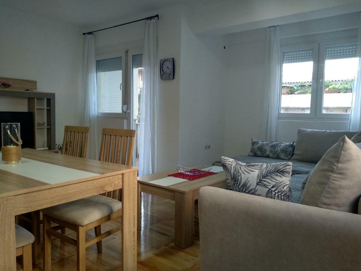 Tea Apartment Kumanovo Eksteriør billede